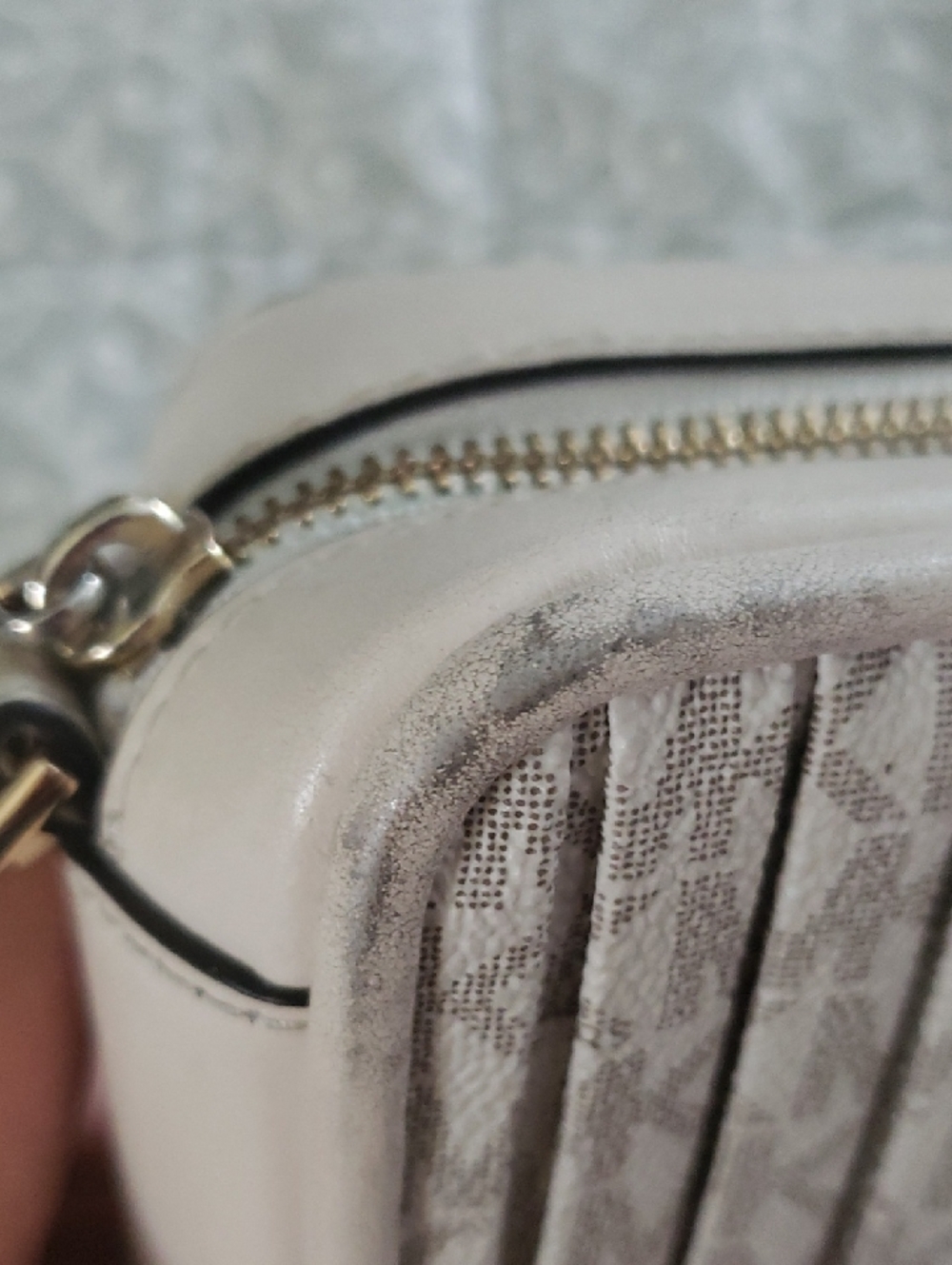 Michael Kors Crossbody - Picture 10 of 16